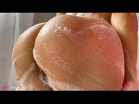 ❤️ Brunette Akuseweretsa maliseche ndi Vibrator mpaka Intense Orgasm mu Shower Kanema wolaula pa ife ﹏
